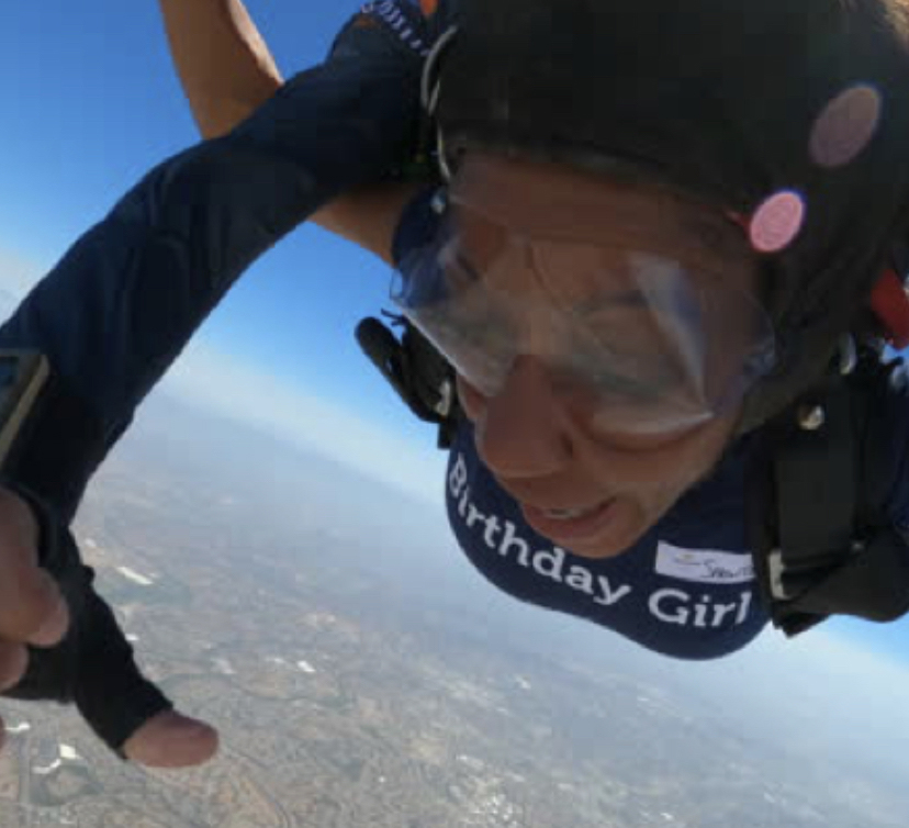 Shon Lowe skydiving